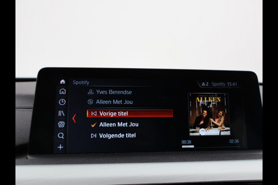 BMW 3 Serie Touring 318i AUT. LUXURY EDITION + LEDER | STOELVERW. | NAVIGATIE