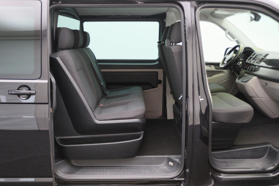 Volkswagen Transporter 2.0 TDI DSG L2H1 DC Highline 2x Schuifdeur, ACC, Apple Carplay, Bluetooth, LED, PDC, Trekhaak, 19''