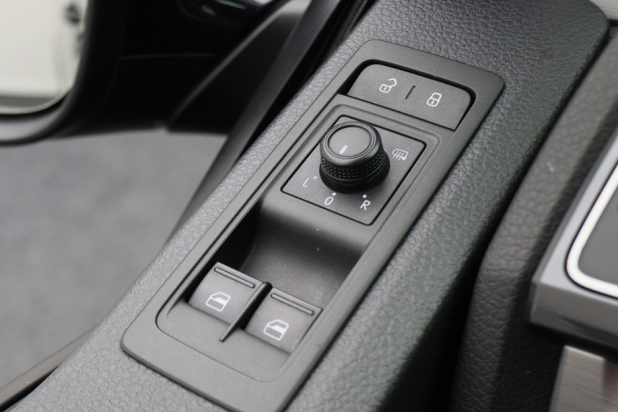 Volkswagen Transporter 2.0 TDI DSG L2H1 DC Highline 2x Schuifdeur, ACC, Apple Carplay, Bluetooth, LED, PDC, Trekhaak, 19''