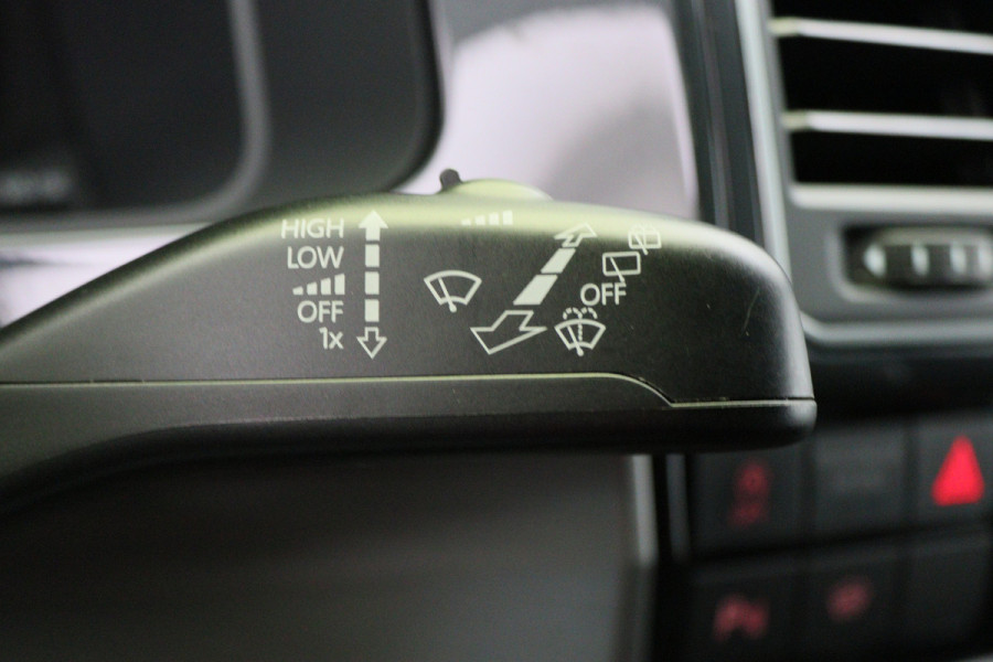 Volkswagen Transporter 2.0 TDI DSG L2H1 DC Highline 2x Schuifdeur, ACC, Apple Carplay, Bluetooth, LED, PDC, Trekhaak, 19''