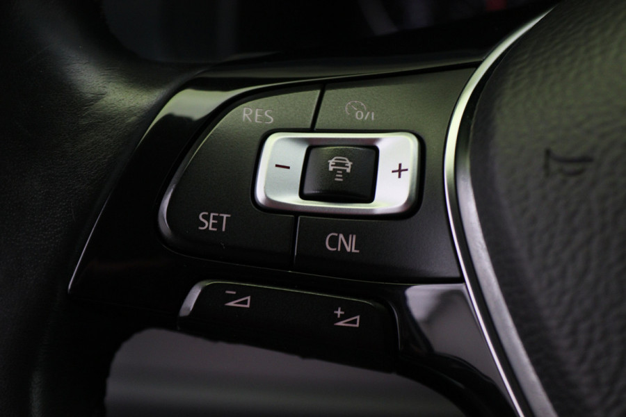 Volkswagen Transporter 2.0 TDI DSG L2H1 DC Highline 2x Schuifdeur, ACC, Apple Carplay, Bluetooth, LED, PDC, Trekhaak, 19''