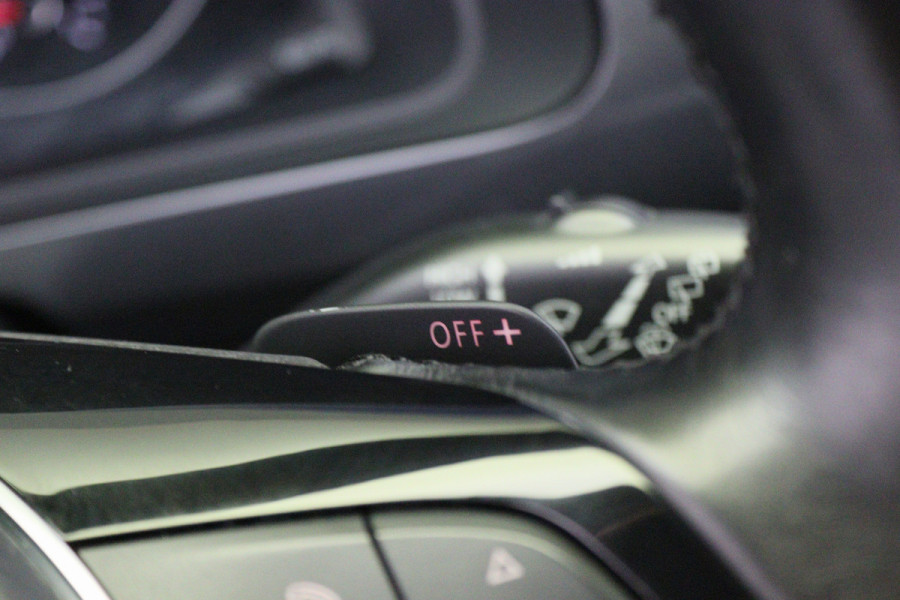 Volkswagen Transporter 2.0 TDI DSG L2H1 DC Highline 2x Schuifdeur, ACC, Apple Carplay, Bluetooth, LED, PDC, Trekhaak, 19''