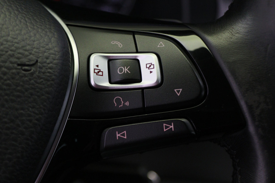 Volkswagen Transporter 2.0 TDI DSG L2H1 DC Highline 2x Schuifdeur, ACC, Apple Carplay, Bluetooth, LED, PDC, Trekhaak, 19''