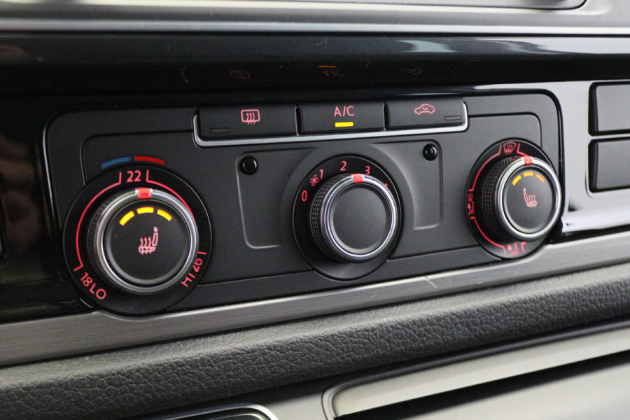 Volkswagen Transporter 2.0 TDI DSG L2H1 DC Highline 2x Schuifdeur, ACC, Apple Carplay, Bluetooth, LED, PDC, Trekhaak, 19''