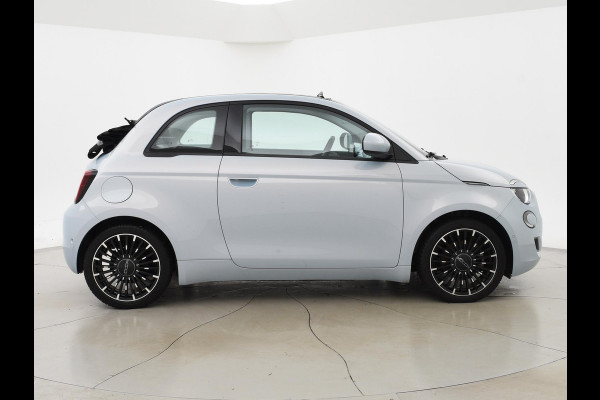 Fiat 500C 42 kWh Aut. *CELESTIAL BLUE* + STOELVERW. | CAMERA | 17 INCH | APPLE CARPLAY