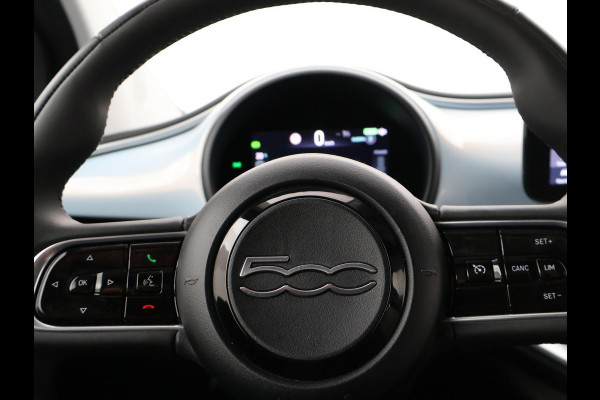 Fiat 500C 42 kWh Aut. *CELESTIAL BLUE* + STOELVERW. | CAMERA | 17 INCH | APPLE CARPLAY