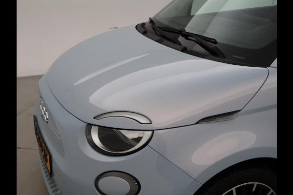 Fiat 500C 42 kWh Aut. *CELESTIAL BLUE* + STOELVERW. | CAMERA | 17 INCH | APPLE CARPLAY