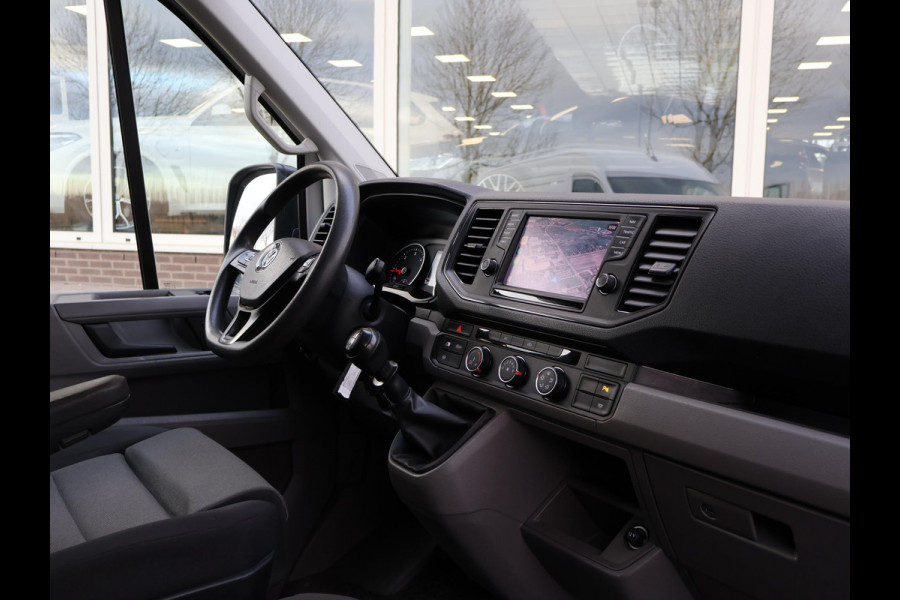 Volkswagen Crafter 35 2.0 TDI 140 PK L3H3 + WERKPLAATS INRICHTING + TREKHAAK 3000 KG | CAMERA | DAB | APPLE CARPLAY