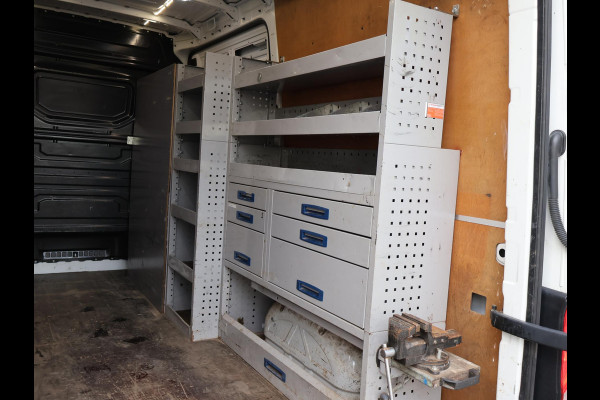 Volkswagen Crafter 35 2.0 TDI 140 PK L3H3 + WERKPLAATS INRICHTING + TREKHAAK 3000 KG | CAMERA | DAB | APPLE CARPLAY