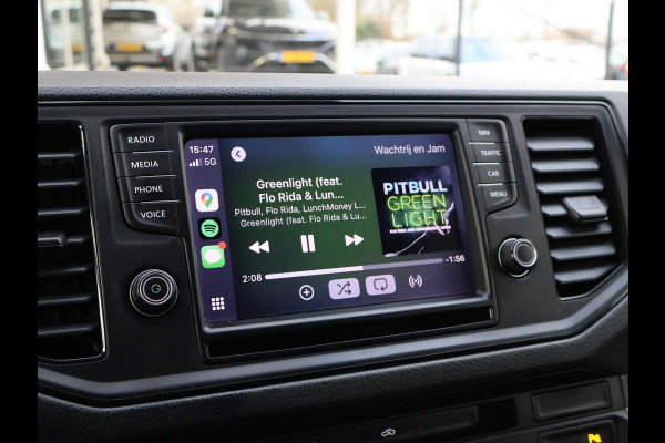Volkswagen Crafter 35 2.0 TDI 140 PK L3H3 + WERKPLAATS INRICHTING + TREKHAAK 3000 KG | CAMERA | DAB | APPLE CARPLAY