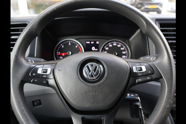 Volkswagen Crafter 35 2.0 TDI 140 PK L3H3 + WERKPLAATS INRICHTING + TREKHAAK 3000 KG | CAMERA | DAB | APPLE CARPLAY
