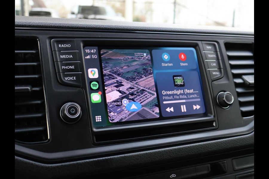Volkswagen Crafter 35 2.0 TDI 140 PK L3H3 + WERKPLAATS INRICHTING + TREKHAAK 3000 KG | CAMERA | DAB | APPLE CARPLAY