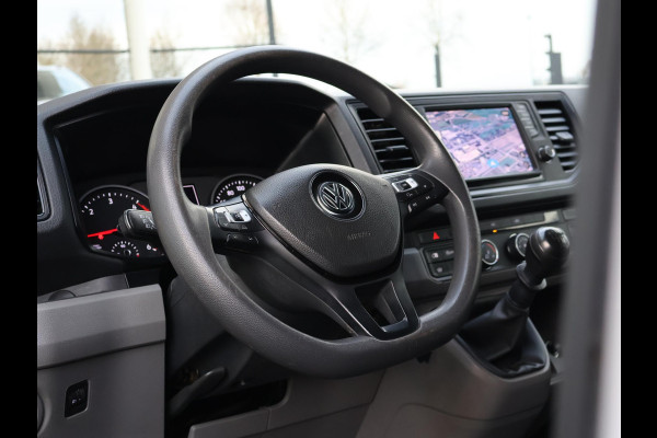 Volkswagen Crafter 35 2.0 TDI 140 PK L3H3 + WERKPLAATS INRICHTING + TREKHAAK 3000 KG | CAMERA | DAB | APPLE CARPLAY