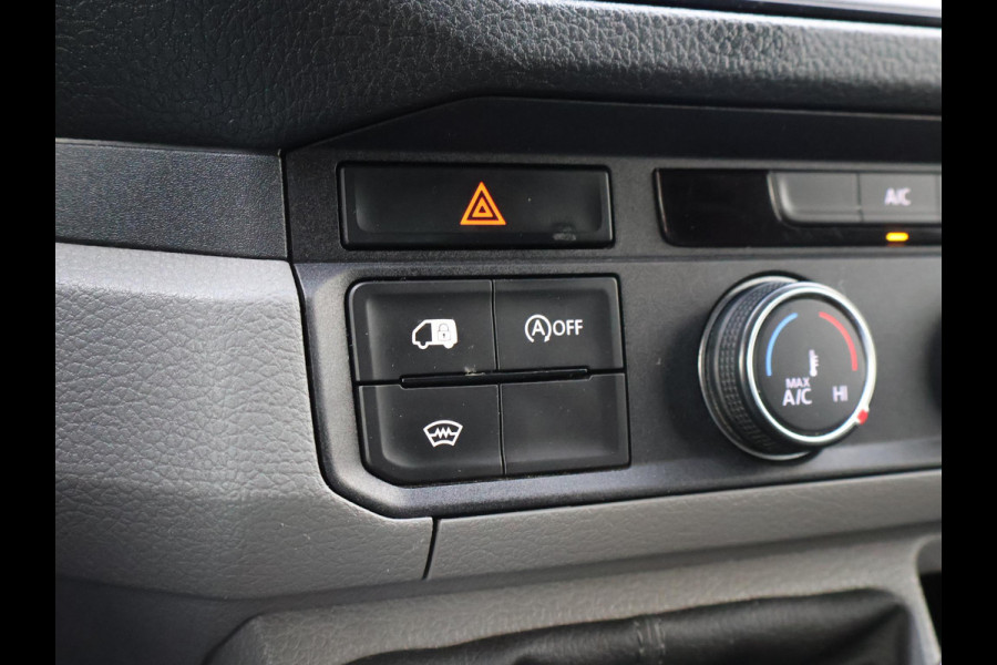 Volkswagen Crafter 35 2.0 TDI 140 PK L3H3 + WERKPLAATS INRICHTING + TREKHAAK 3000 KG | CAMERA | DAB | APPLE CARPLAY