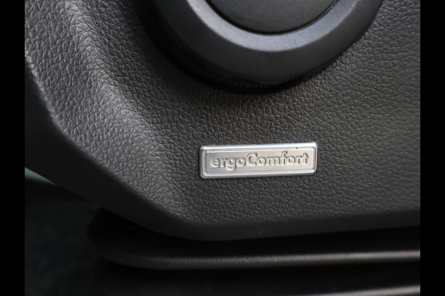 Volkswagen Crafter 35 2.0 TDI 140 PK L3H3 + WERKPLAATS INRICHTING + TREKHAAK 3000 KG | CAMERA | DAB | APPLE CARPLAY