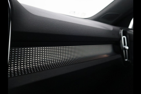 Volvo XC40 RECHARGE P8 AWD 408 PK + AFN. TREKHAAK | APPLE CARPLAY | 19 INCH | DAB | GOOGLE MAPS