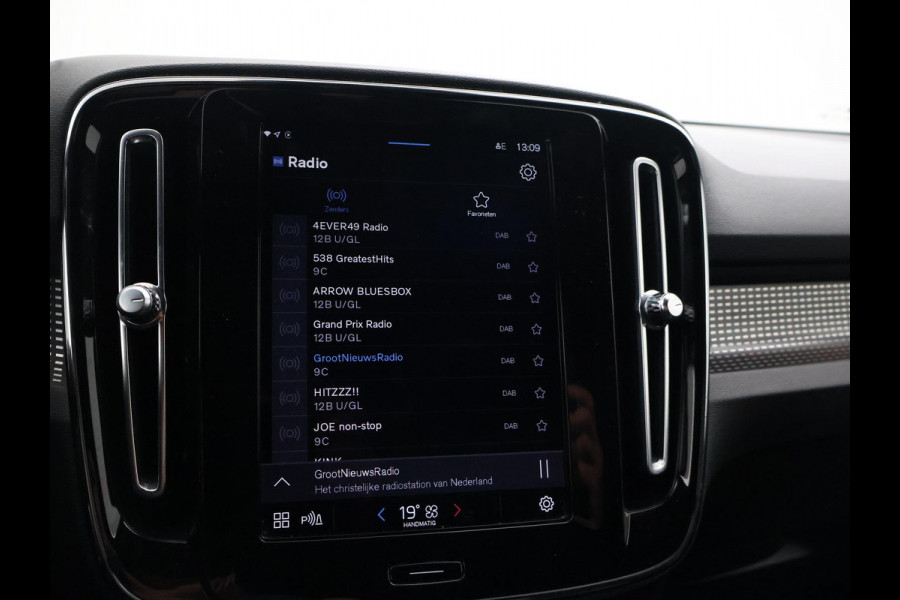 Volvo XC40 RECHARGE P8 AWD 408 PK + AFN. TREKHAAK | APPLE CARPLAY | 19 INCH | DAB | GOOGLE MAPS