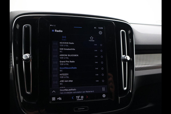 Volvo XC40 RECHARGE P8 AWD 408 PK + AFN. TREKHAAK | APPLE CARPLAY | 19 INCH | DAB | GOOGLE MAPS