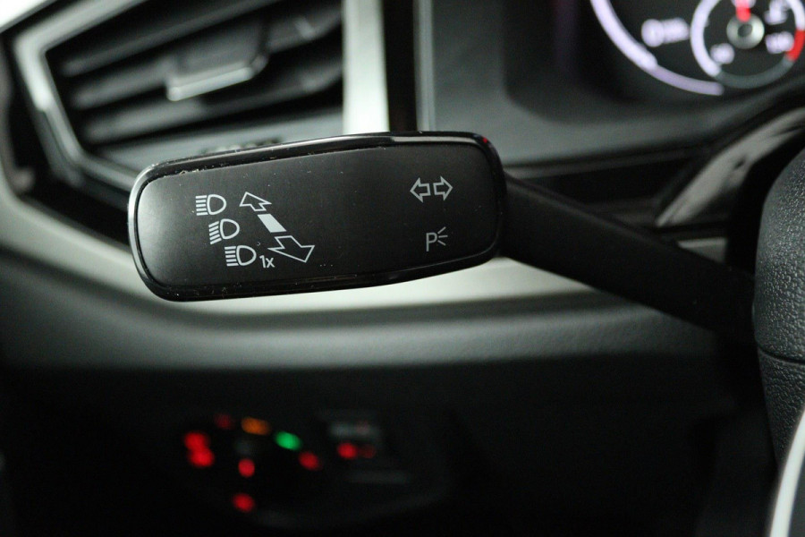 Volkswagen Polo 1.0 TSI Comfortline Business (CRUISE CONTROL ADAPTIEF, NAVIGATIE, BLUETOOTH, AIRCO)