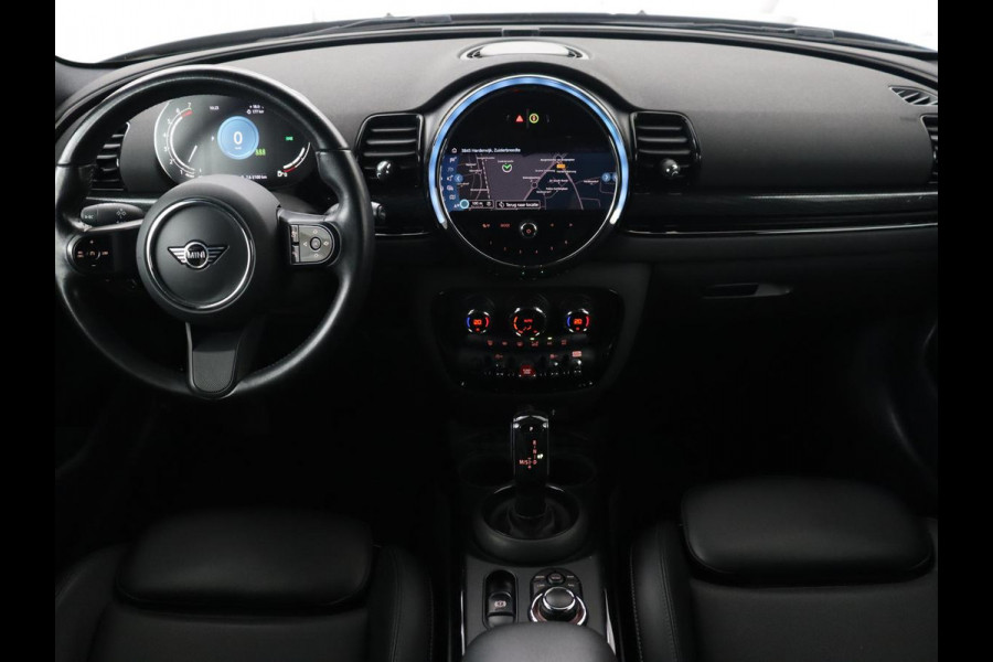 MINI Clubman 2.0 Cooper S | 192pk | Panoramadak | Leder | Trekhaak | Carplay | Navigatie | Parkeerhulp | Full LED | Verwarmde voorruit | Getint glas
