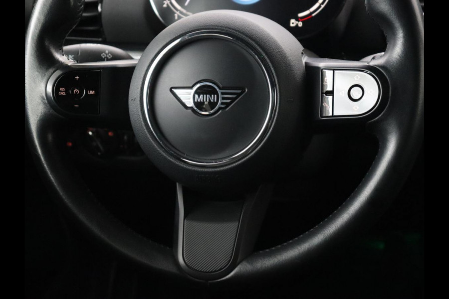 MINI Clubman 2.0 Cooper S | 192pk | Panoramadak | Leder | Trekhaak | Carplay | Navigatie | Parkeerhulp | Full LED | Verwarmde voorruit | Getint glas