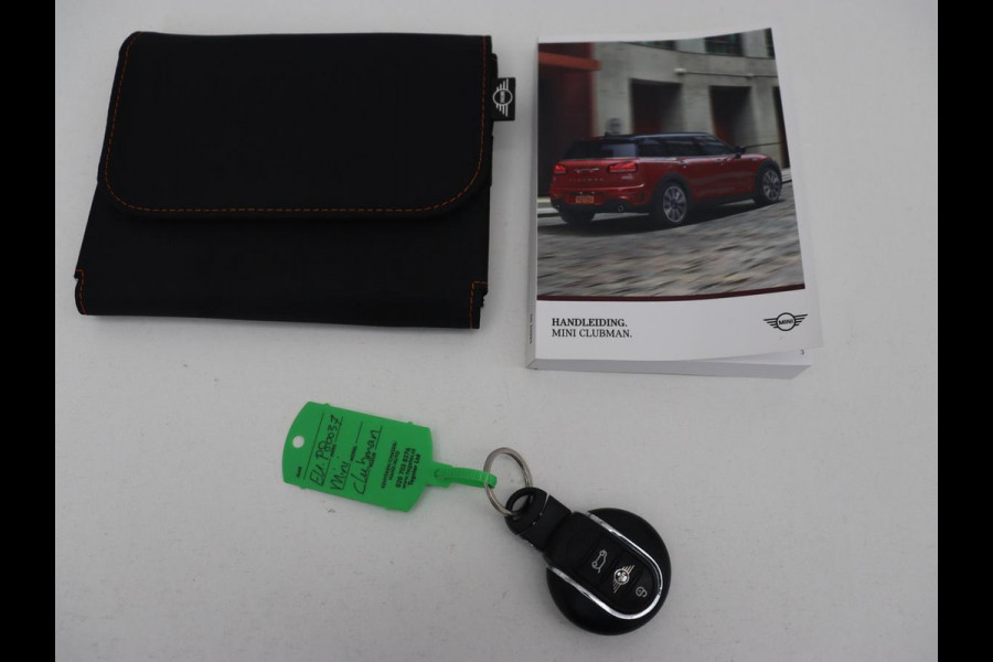 MINI Clubman 2.0 Cooper S | 192pk | Panoramadak | Leder | Trekhaak | Carplay | Navigatie | Parkeerhulp | Full LED | Verwarmde voorruit | Getint glas