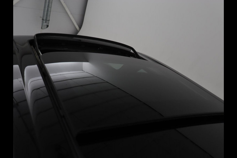 MINI Clubman 2.0 Cooper S | 192pk | Panoramadak | Leder | Trekhaak | Carplay | Navigatie | Parkeerhulp | Full LED | Verwarmde voorruit | Getint glas