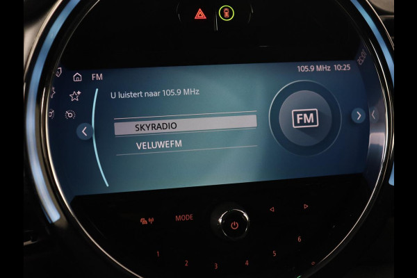 MINI Clubman 2.0 Cooper S | 192pk | Panoramadak | Leder | Trekhaak | Carplay | Navigatie | Parkeerhulp | Full LED | Verwarmde voorruit | Getint glas