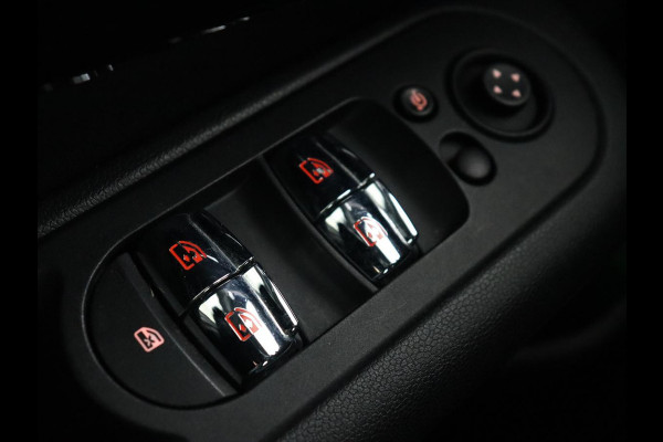 MINI Clubman 2.0 Cooper S | 192pk | Panoramadak | Leder | Trekhaak | Carplay | Navigatie | Parkeerhulp | Full LED | Verwarmde voorruit | Getint glas