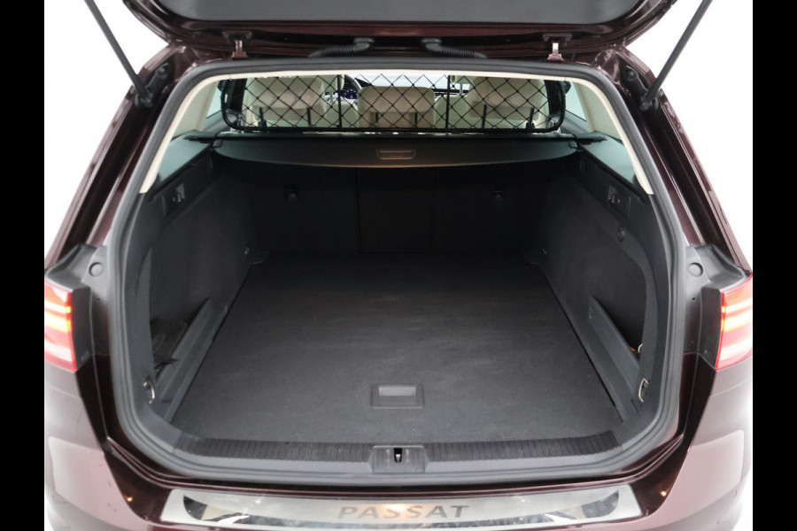 Volkswagen Passat Variant 1.8 TSI 180 PK DSG AUT. + VIRTUAL COCKPIT | ADAPTIVE CRUISE | TREKHAAK 1800 KG