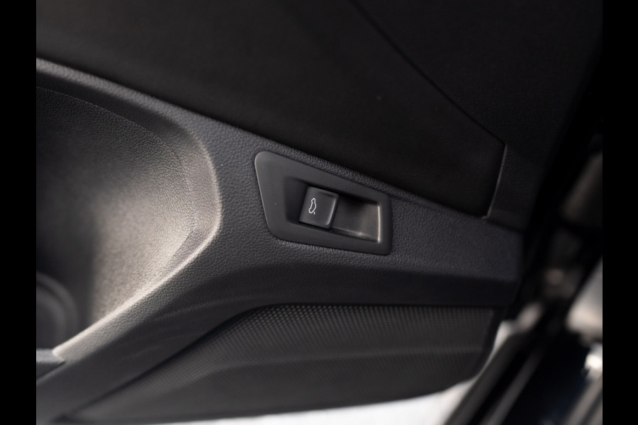 Volkswagen T-Roc 1.5 TSI R-Line Business | Beats | Panodak | IQ Light | Keyless | Side Assist | Elk. A-klep | Trekhaak afnb. | Prijs Rijklaar!!