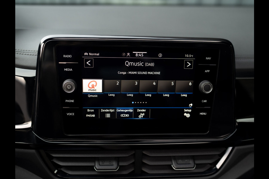 Volkswagen T-Roc 1.5 TSI R-Line Business | Beats | Panodak | IQ Light | Keyless | Side Assist | Elk. A-klep | Trekhaak afnb. | Prijs Rijklaar!!