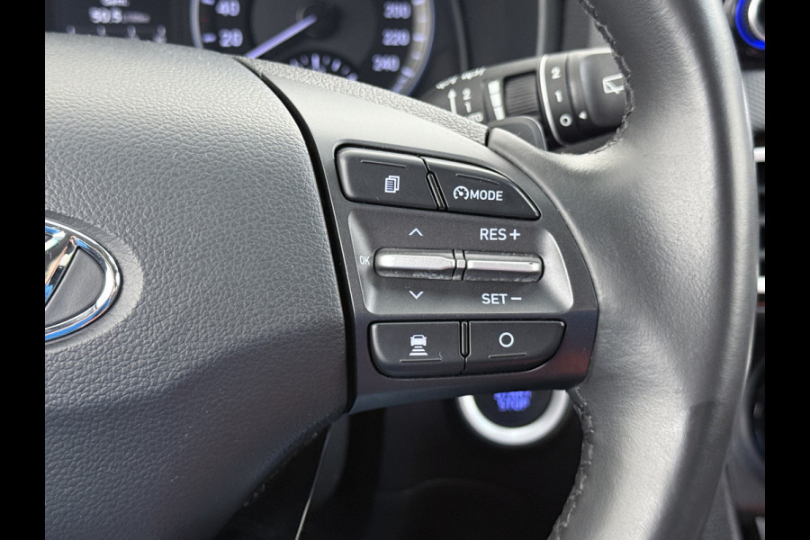 Hyundai Kona 1.6 HEV AUT-6 141pk Adaptive-Cr Trekhaak HUD Camera Android Apple Carplay Navi Bordherkenning PDC Fashion Keyless Head-Up-Display Auto-Pilot (Lane-Assist+ACC) ESP Mild Hybride Priv.Glass Botsing waarsch syst Dodehoek-assistent