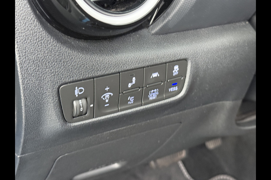Hyundai Kona 1.6 HEV AUT-6 141pk Adaptive-Cr Trekhaak HUD Camera Android Apple Carplay Navi Bordherkenning PDC Fashion Keyless Head-Up-Display Auto-Pilot (Lane-Assist+ACC) ESP Mild Hybride Priv.Glass Botsing waarsch syst Dodehoek-assistent