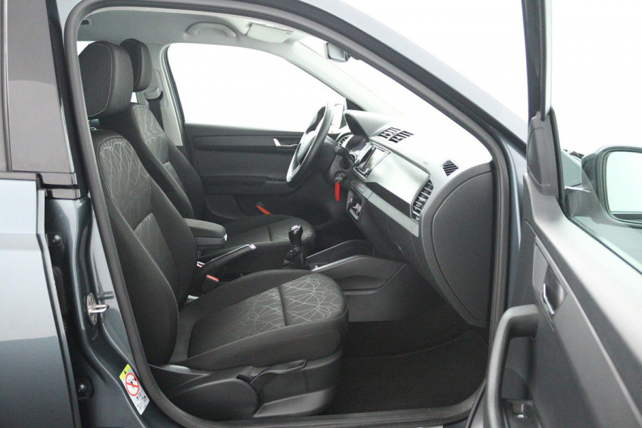 Škoda Fabia Combi 1.0 TSI Clever (TREKHAAK, SENSOREN, NAVIGATIE, STOELVERWARMING, CRUISE CONTROL)