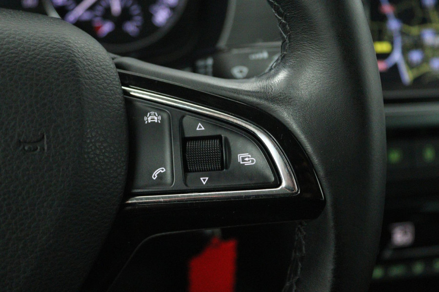 Škoda Fabia Combi 1.0 TSI Clever (TREKHAAK, SENSOREN, NAVIGATIE, STOELVERWARMING, CRUISE CONTROL)