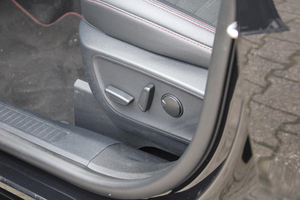 Ford Kuga 1.5 EcoBoost ST-Line X | Stoel + Stuurverwarming | Adaptive Cruise Control | Climate Control | Navigatie | 19'' Lichtmetalen Velgen |