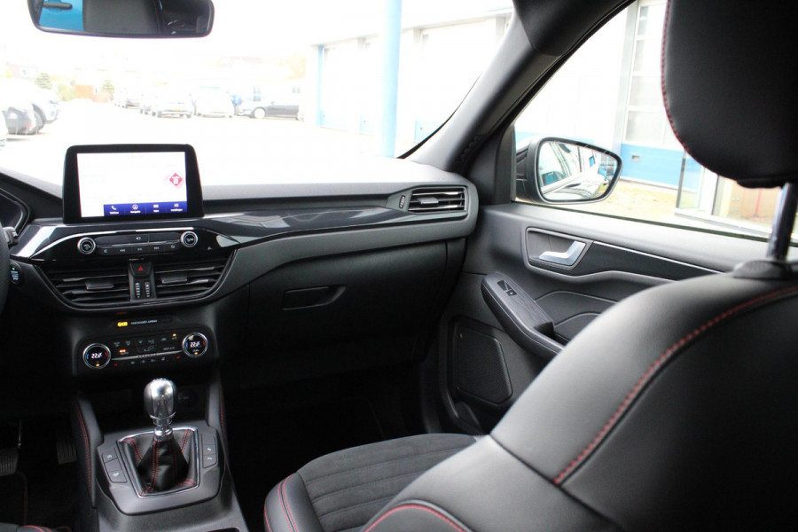 Ford Kuga 1.5 EcoBoost ST-Line X | Stoel + Stuurverwarming | Adaptive Cruise Control | Climate Control | Navigatie | 19'' Lichtmetalen Velgen |