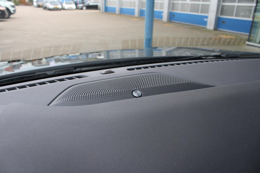 Ford Kuga 1.5 EcoBoost ST-Line X | Stoel + Stuurverwarming | Adaptive Cruise Control | Climate Control | Navigatie | 19'' Lichtmetalen Velgen |