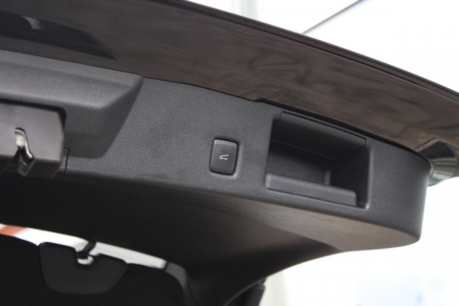 Ford Kuga 1.5 EcoBoost ST-Line X | Stoel + Stuurverwarming | Adaptive Cruise Control | Climate Control | Navigatie | 19'' Lichtmetalen Velgen |