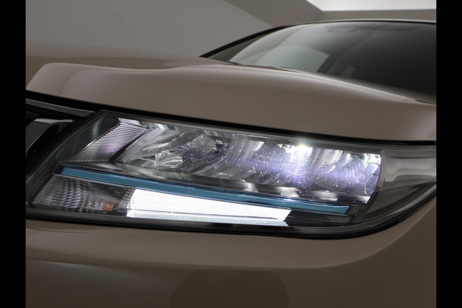 Suzuki Vitara 1.5 HYBRID AUT. ALLGRIP 4WD STYLE + TREKHAAK | ADAPTIVE CRUISE | CAMERA | STOELVERW. | NAVIGATIE