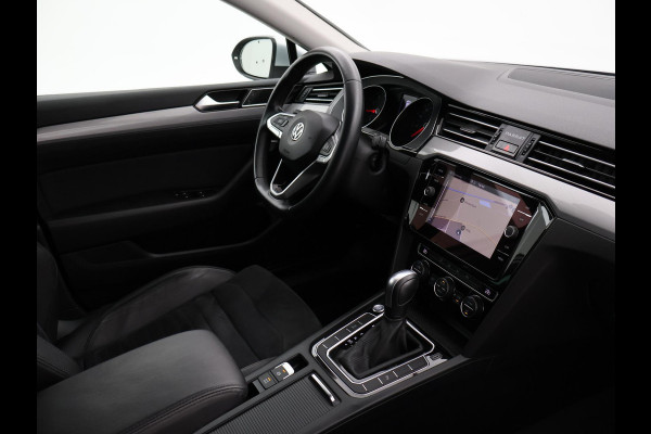 Volkswagen Passat Variant 1.5 TSI 150 PK DSG AUT. + WEGKL. TREKHAAK | 19 INCH LMV | ADAPTIVE CRUISE | APPLE CARPLAY | LED