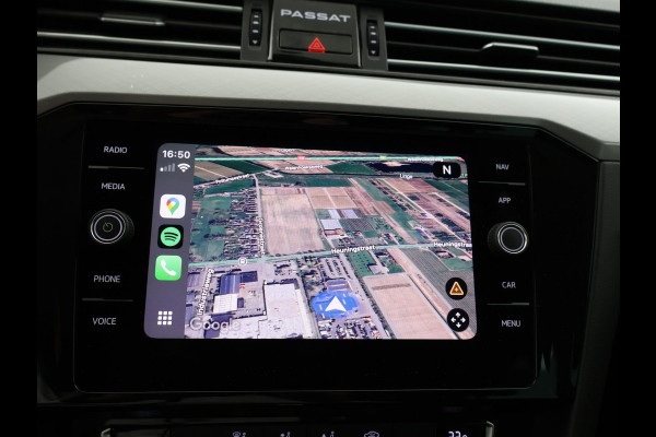 Volkswagen Passat Variant 1.5 TSI 150 PK DSG AUT. + WEGKL. TREKHAAK | 19 INCH LMV | ADAPTIVE CRUISE | APPLE CARPLAY | LED