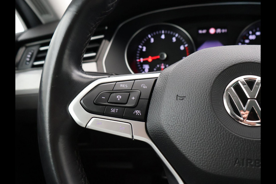 Volkswagen Passat Variant 1.5 TSI 150 PK DSG AUT. + WEGKL. TREKHAAK | 19 INCH LMV | ADAPTIVE CRUISE | APPLE CARPLAY | LED