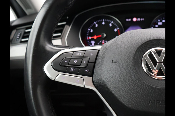 Volkswagen Passat Variant 1.5 TSI 150 PK DSG AUT. + WEGKL. TREKHAAK | 19 INCH LMV | ADAPTIVE CRUISE | APPLE CARPLAY | LED