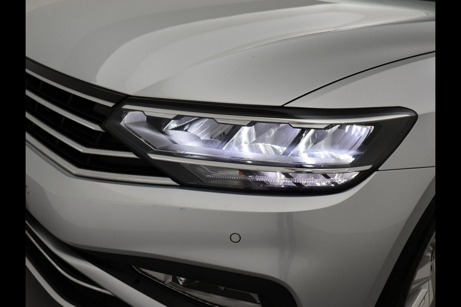 Volkswagen Passat Variant 1.5 TSI 150 PK DSG AUT. + WEGKL. TREKHAAK | 19 INCH LMV | ADAPTIVE CRUISE | APPLE CARPLAY | LED