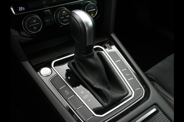 Volkswagen Passat Variant 1.5 TSI 150 PK DSG AUT. + WEGKL. TREKHAAK | 19 INCH LMV | ADAPTIVE CRUISE | APPLE CARPLAY | LED