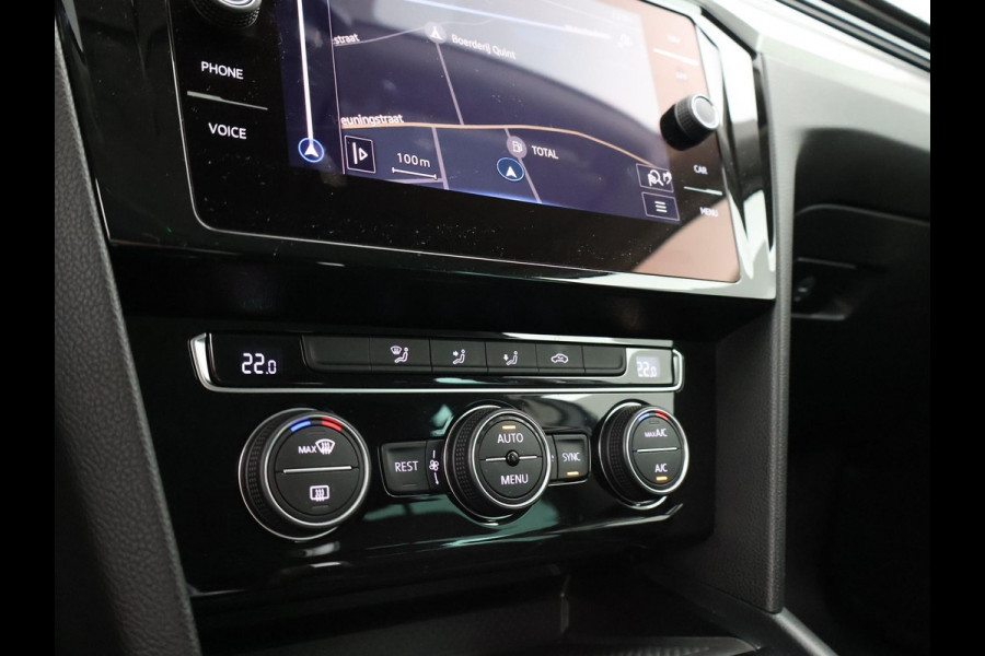 Volkswagen Passat Variant 1.5 TSI 150 PK DSG AUT. + WEGKL. TREKHAAK | 19 INCH LMV | ADAPTIVE CRUISE | APPLE CARPLAY | LED