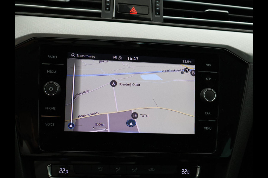 Volkswagen Passat Variant 1.5 TSI 150 PK DSG AUT. + WEGKL. TREKHAAK | 19 INCH LMV | ADAPTIVE CRUISE | APPLE CARPLAY | LED