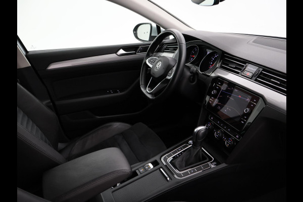 Volkswagen Passat Variant 1.5 TSI 150 PK DSG AUT. + WEGKL. TREKHAAK | 19 INCH LMV | ADAPTIVE CRUISE | APPLE CARPLAY | LED